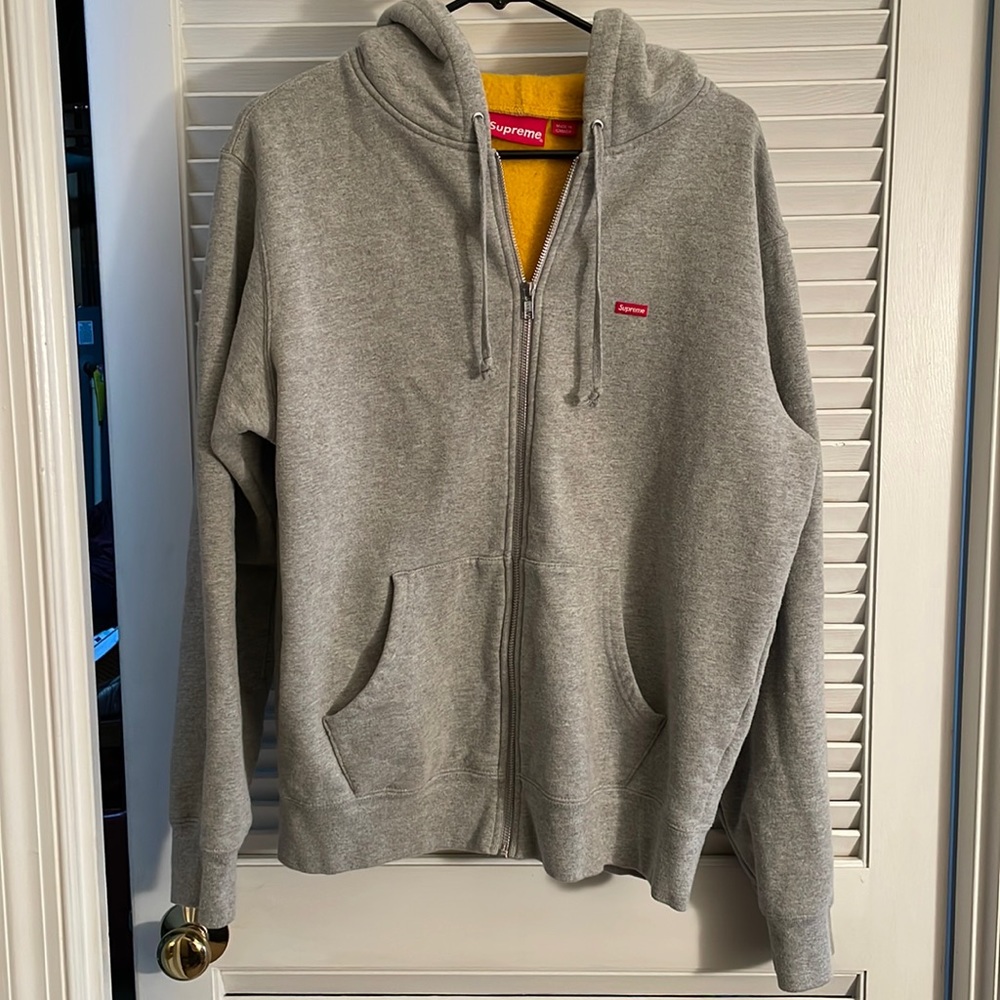 Supreme Hoodie size M in great condition